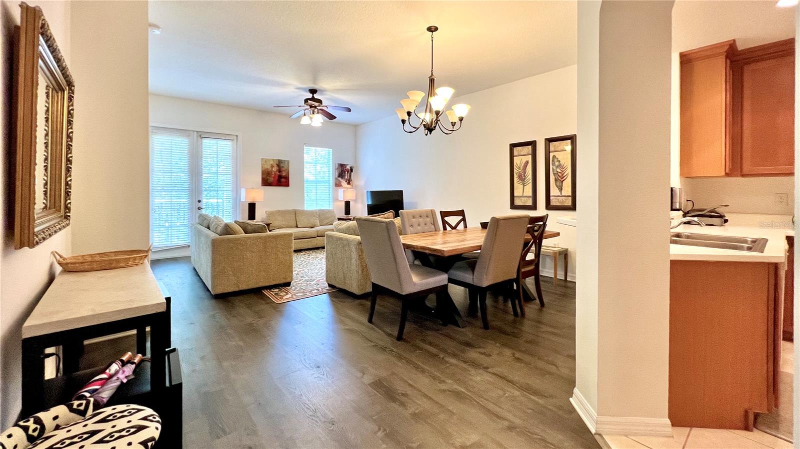 Image 7 of 41 For 921 Begonia Road 302