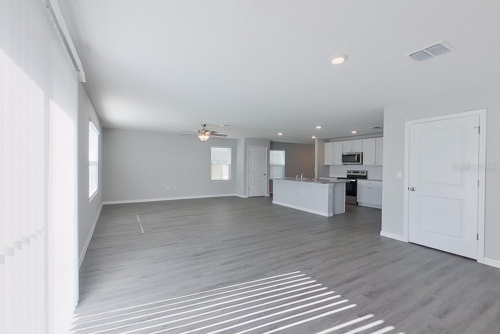 Image 4 of 21 For 8621 43rd Terrace