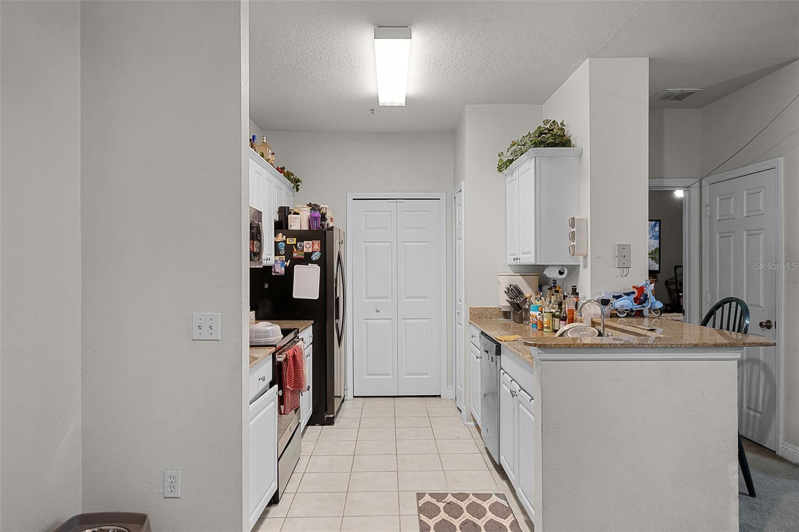 Image 6 of 17 For 304 Southern Pecan Circle 105