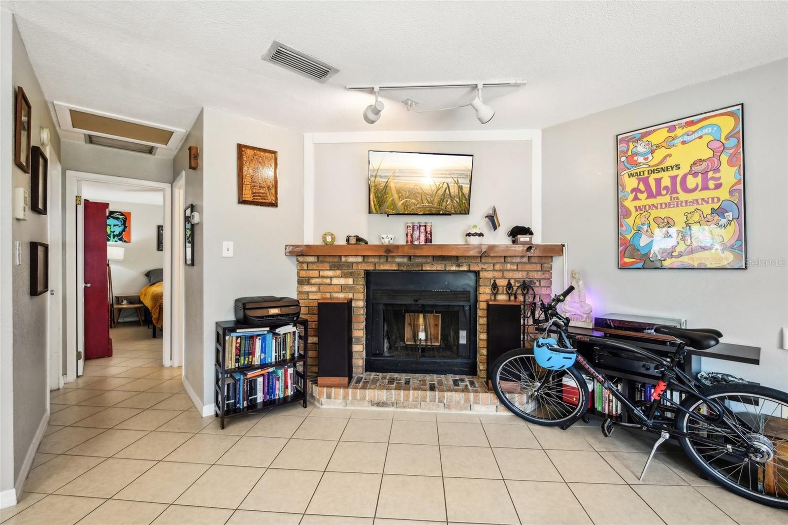 Image 4 of 27 For 1239 Ridgewood Street