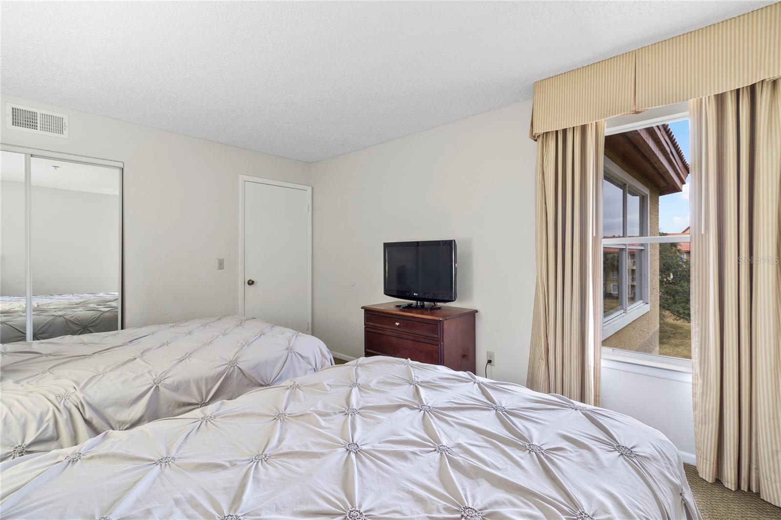 Image 15 of 18 For 6402 Parc Corniche Drive #5304