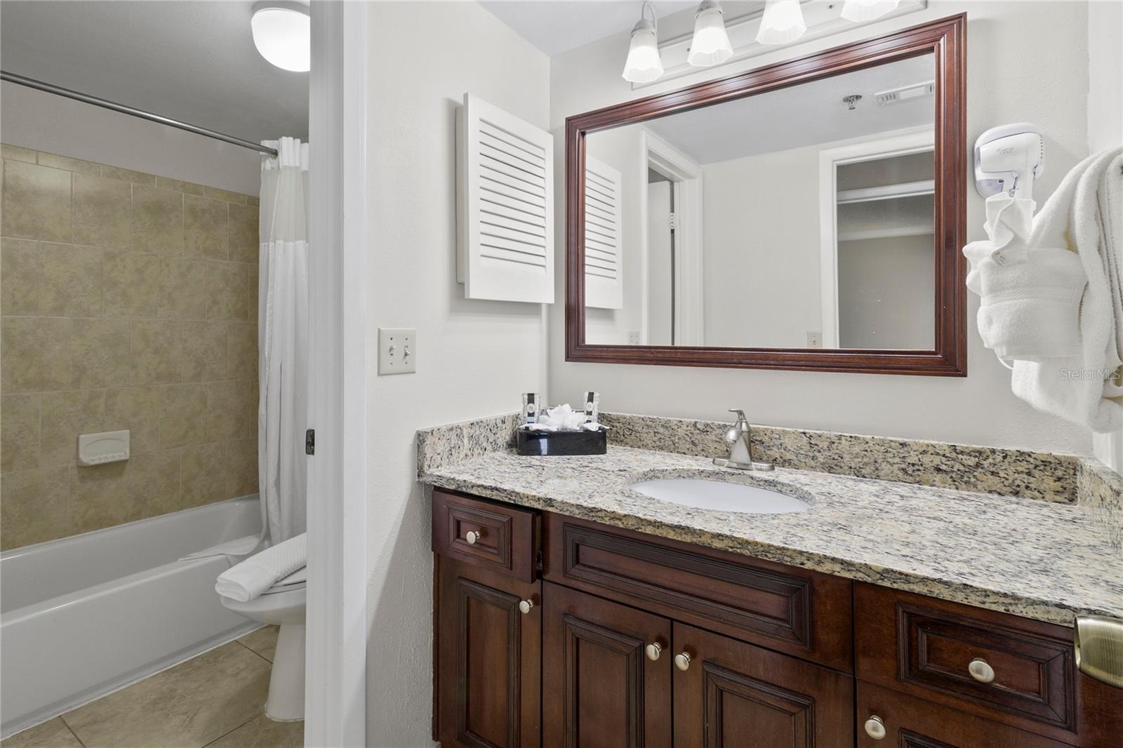 Image 16 of 18 For 6402 Parc Corniche Drive #5304