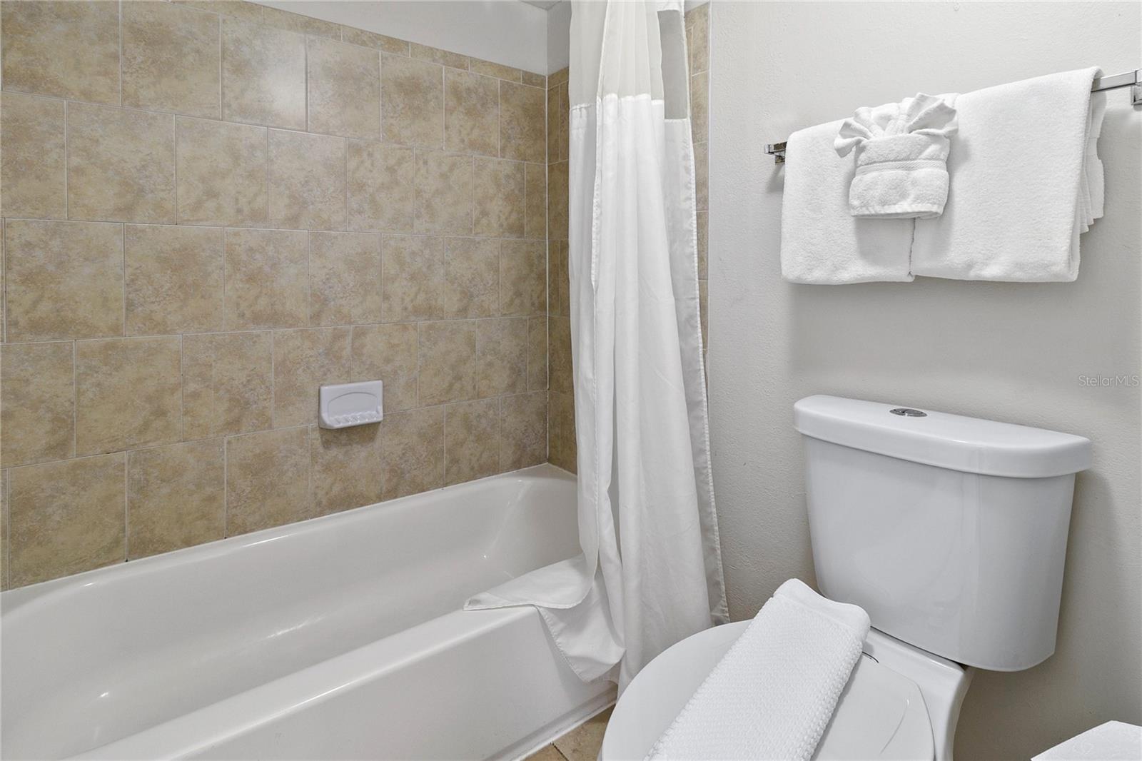 Image 17 of 18 For 6402 Parc Corniche Drive #5304