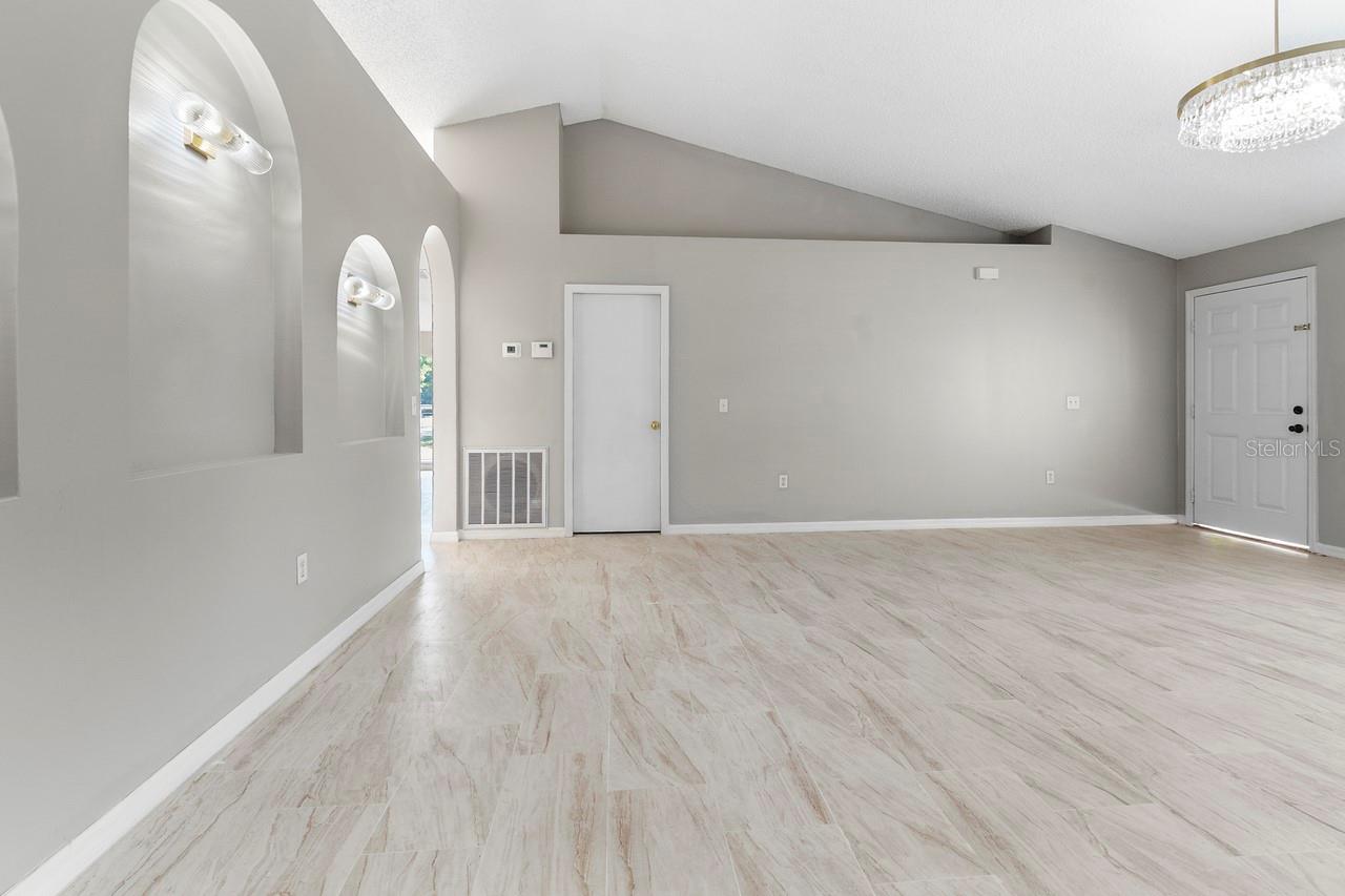 Image 3 of 40 For 1699 Walker Street Se