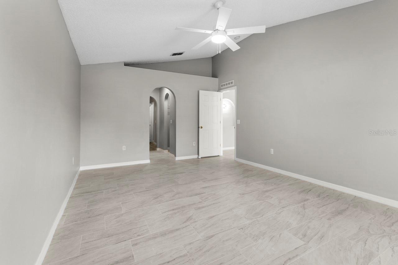 Image 33 of 40 For 1699 Walker Street Se