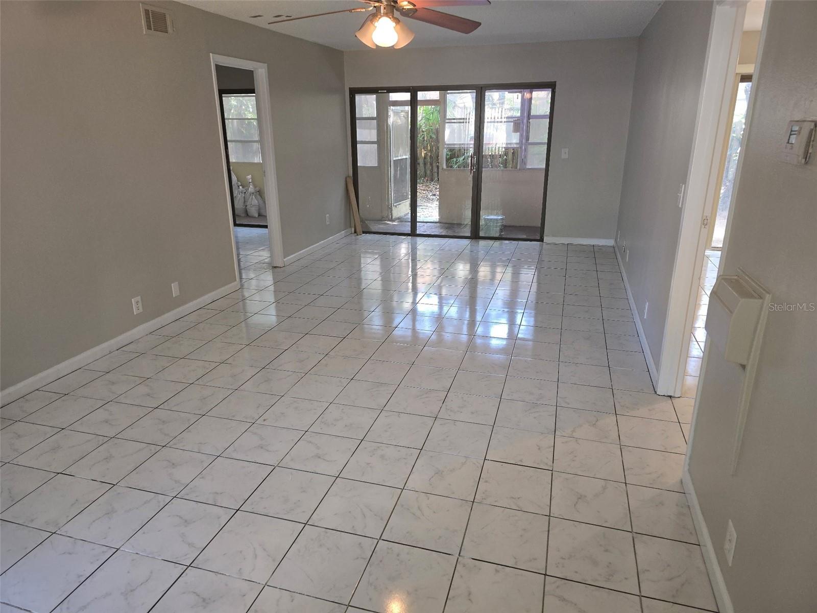 Image 3 of 7 For 413 Sheoah Boulevard 3