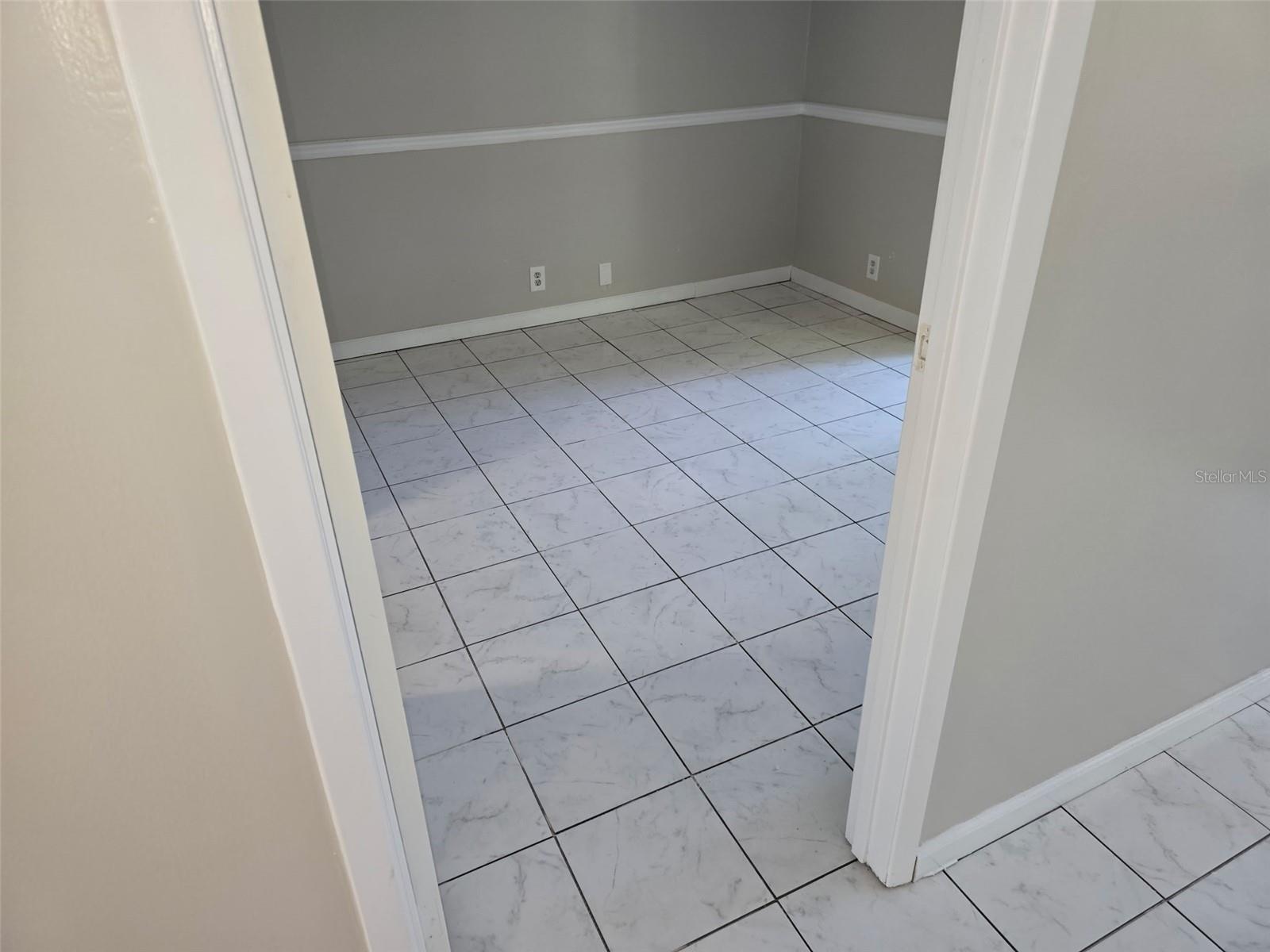 Image 5 of 7 For 413 Sheoah Boulevard 3