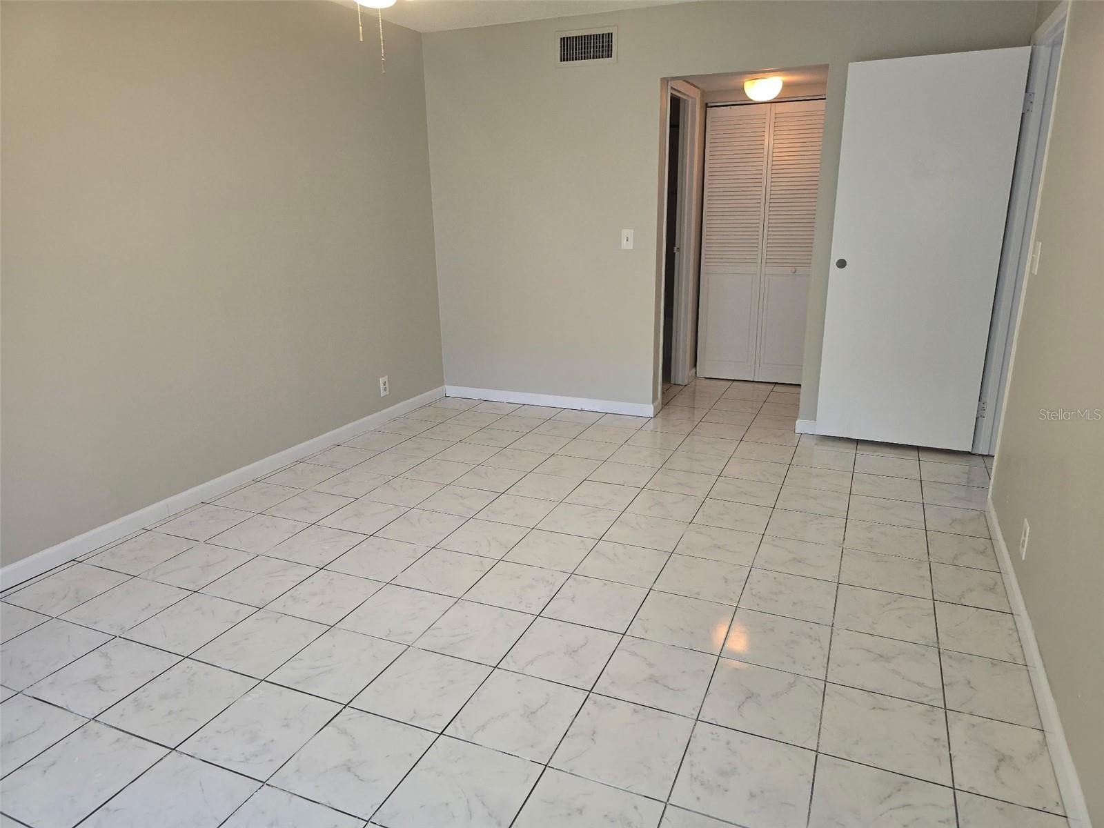 Image 6 of 7 For 413 Sheoah Boulevard 3