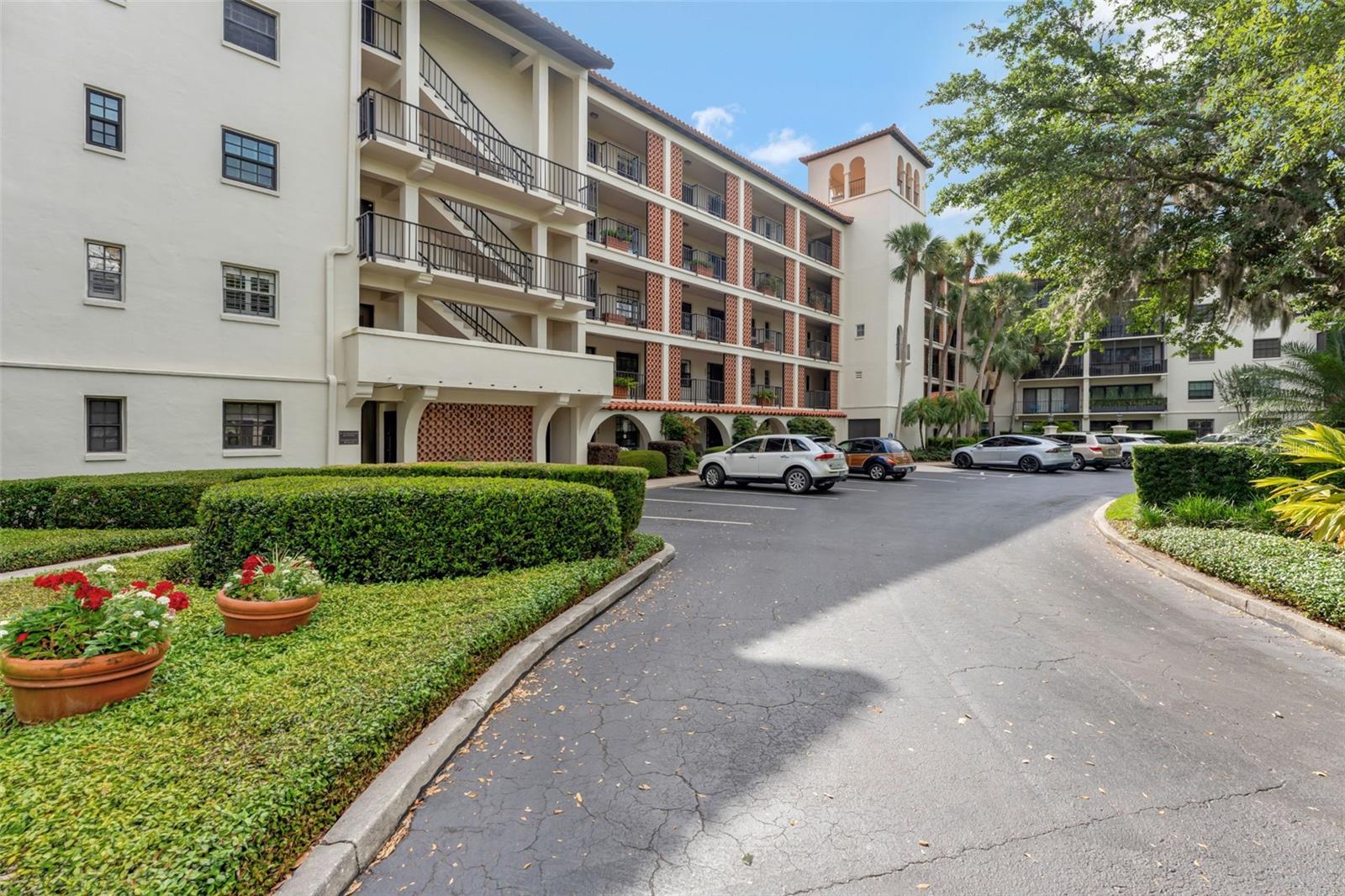 Image 10 of 38 For 100 Interlachen Avenue 410f