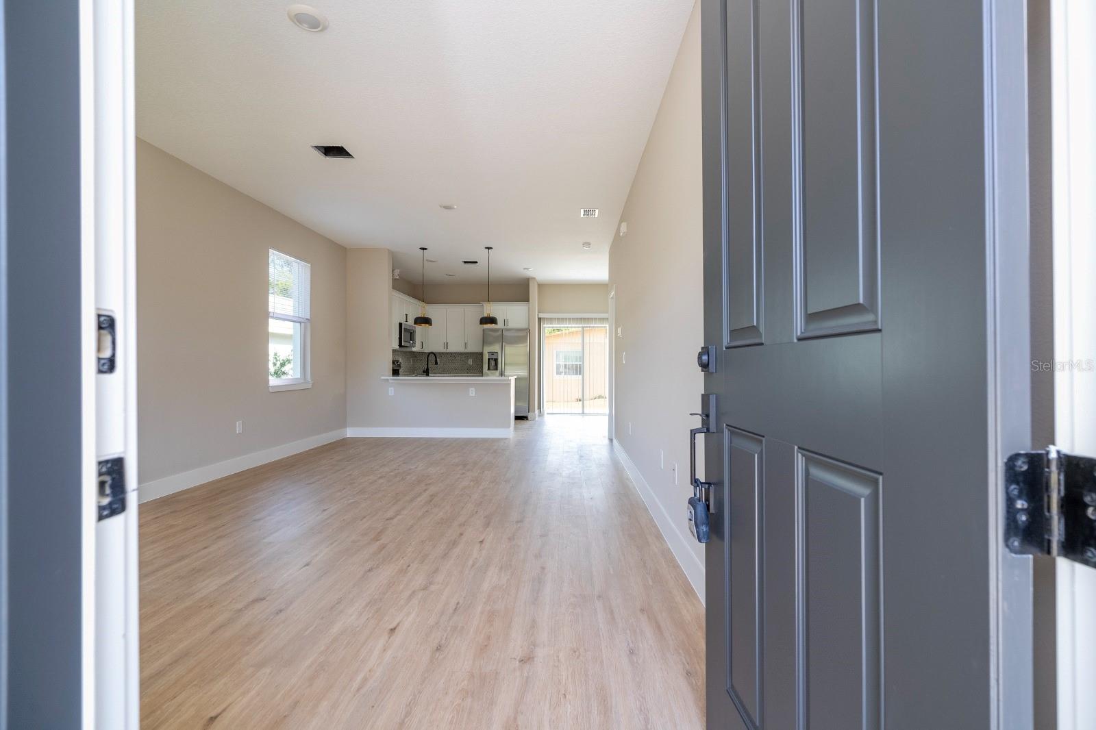 Image 4 of 23 For 2041 Warrens Avenue
