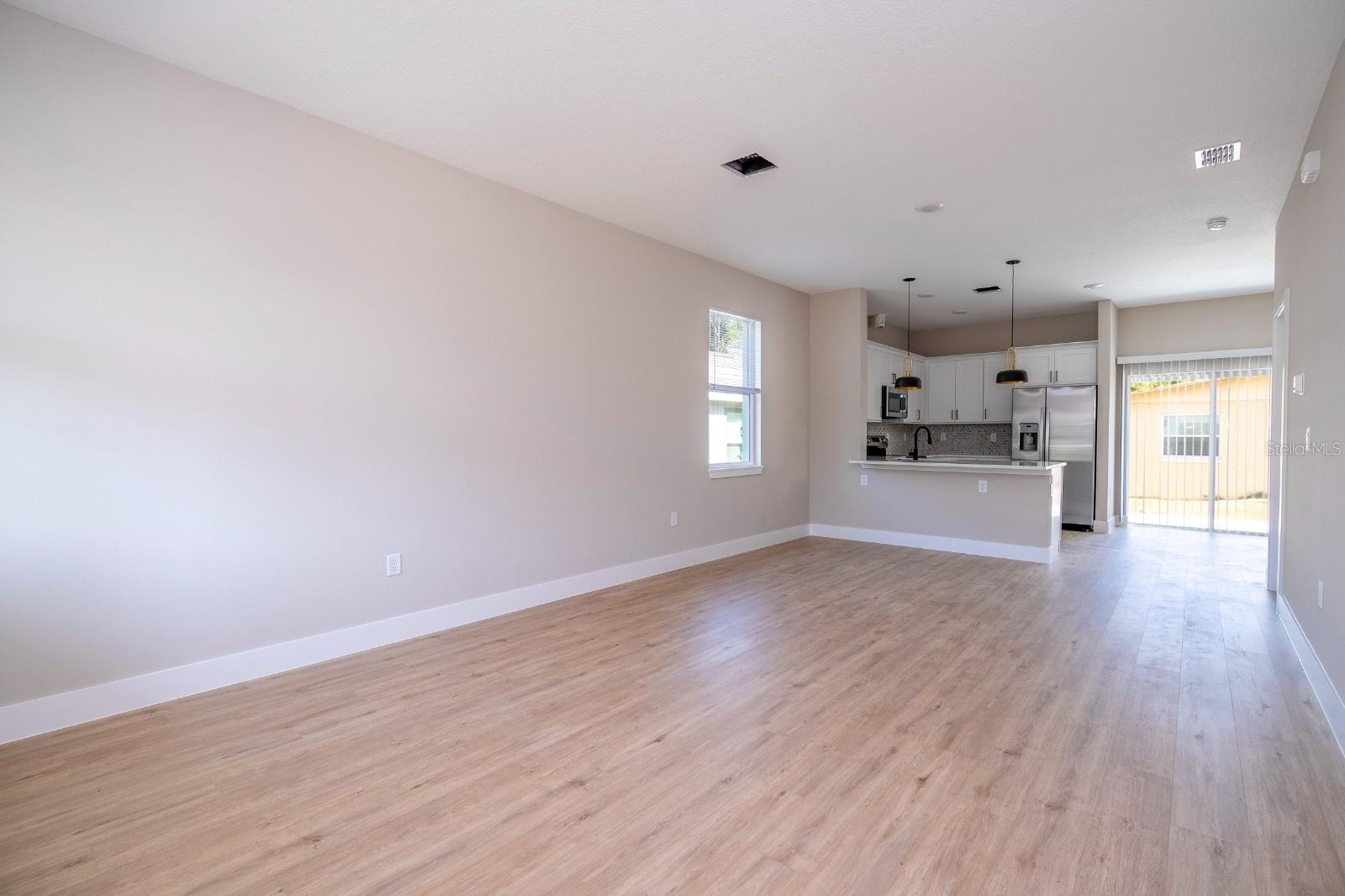 Image 5 of 23 For 2041 Warrens Avenue