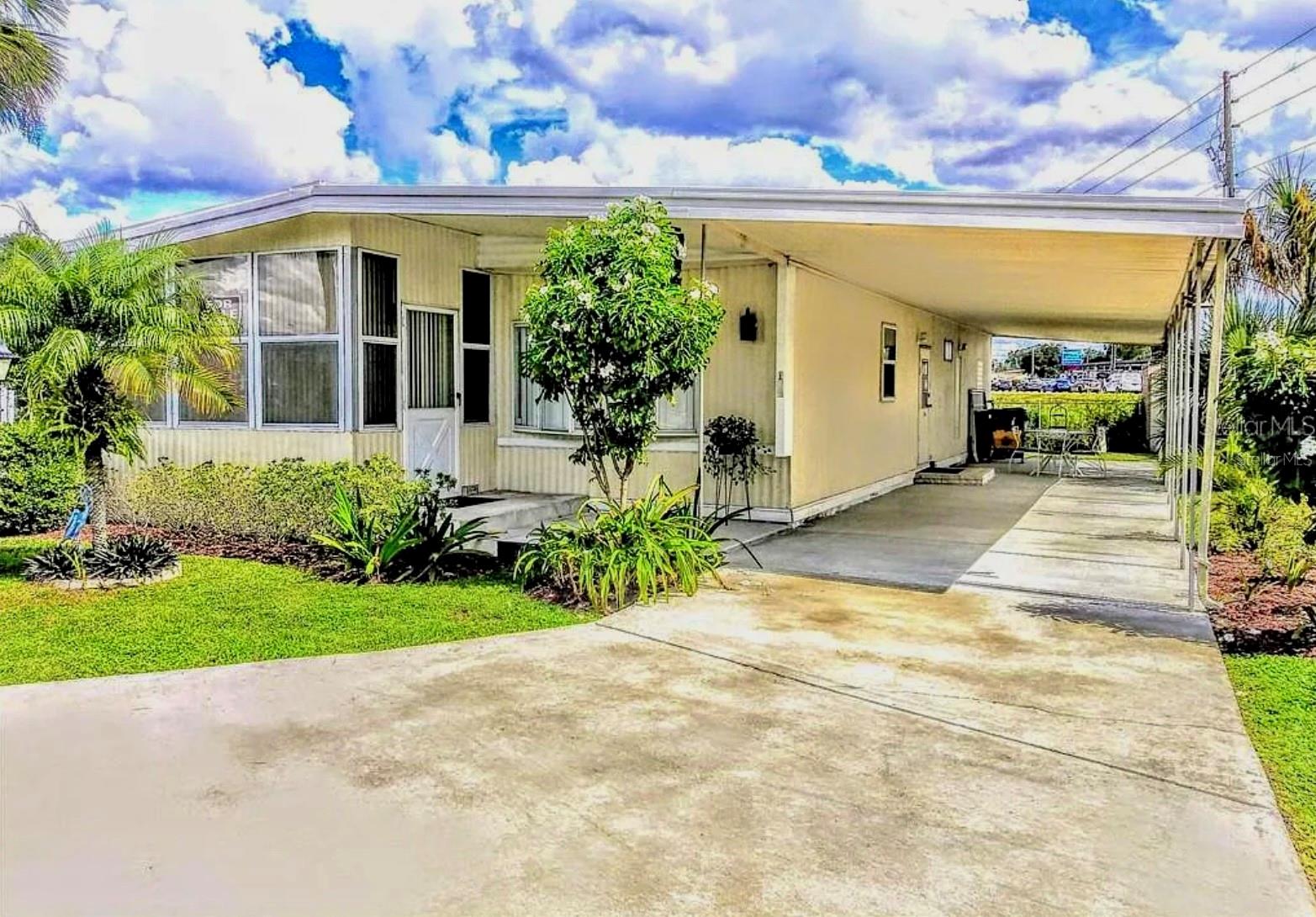 Listing Details for 100 Lakeside Ranch Drive, WINTER HAVEN, FL 33881