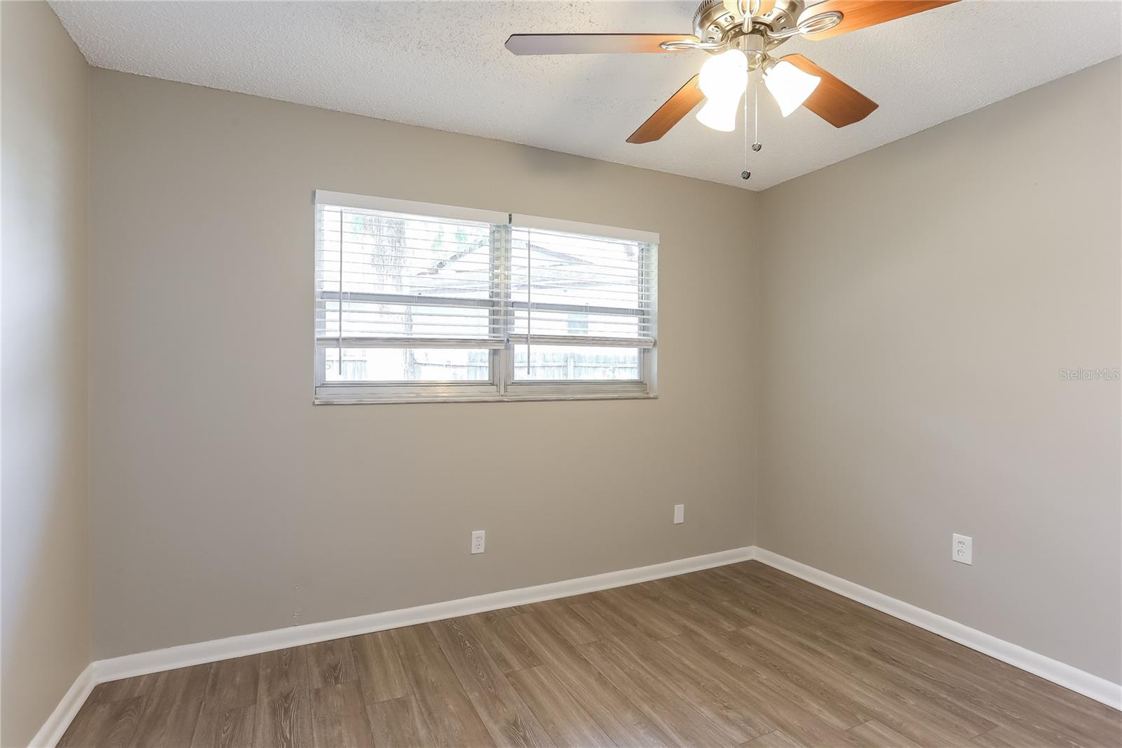Image 11 of 16 For 2704 Woodview Court