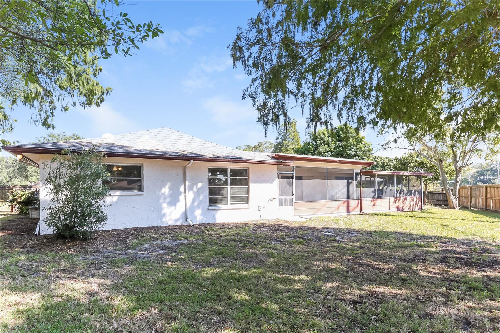 Image 3 of 16 For 2704 Woodview Court