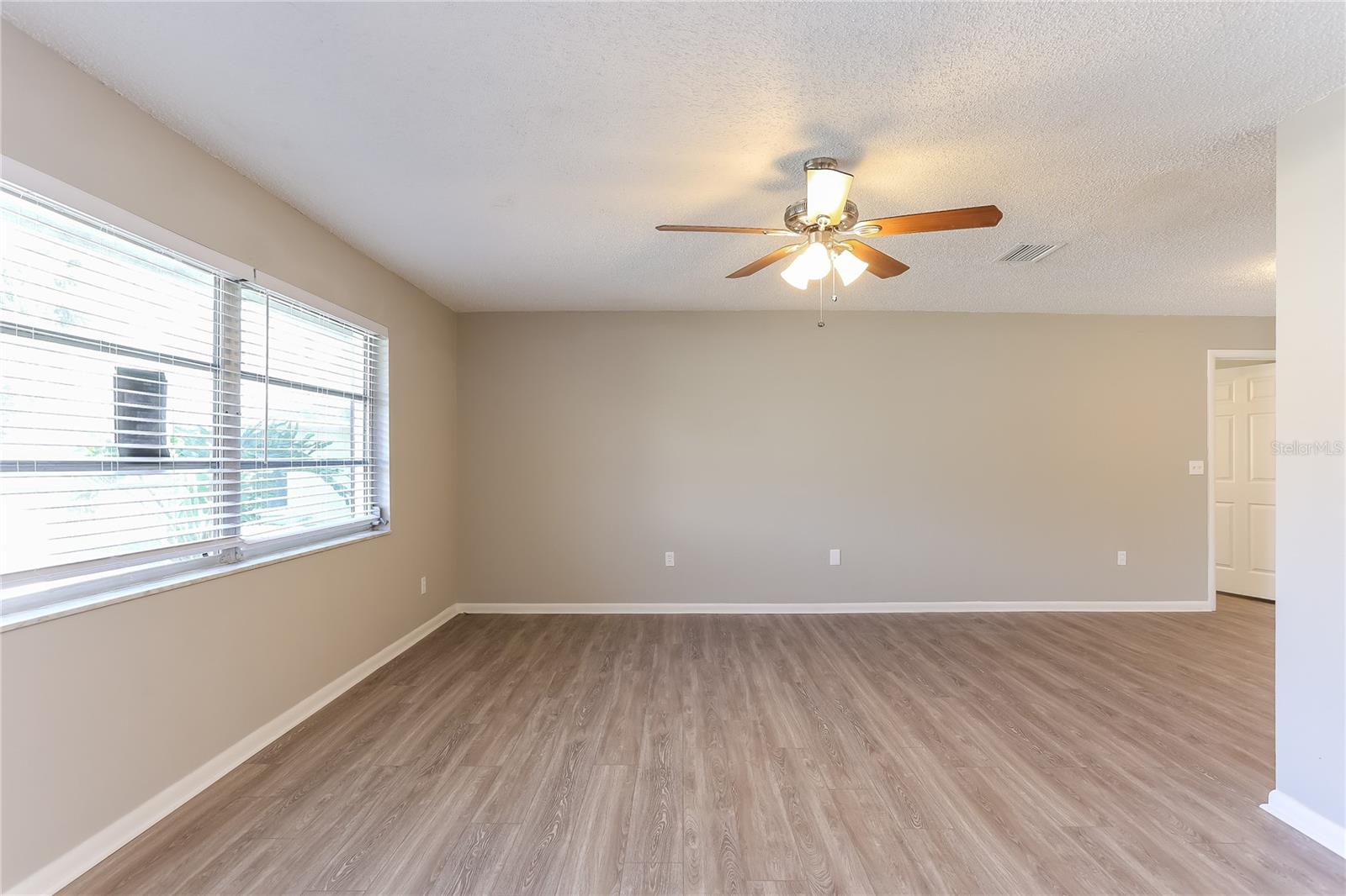 Image 4 of 16 For 2704 Woodview Court
