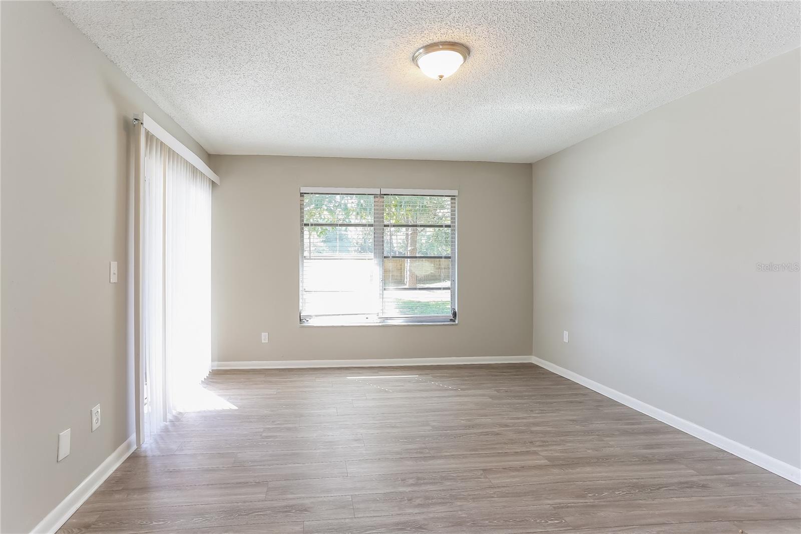 Image 7 of 16 For 2704 Woodview Court