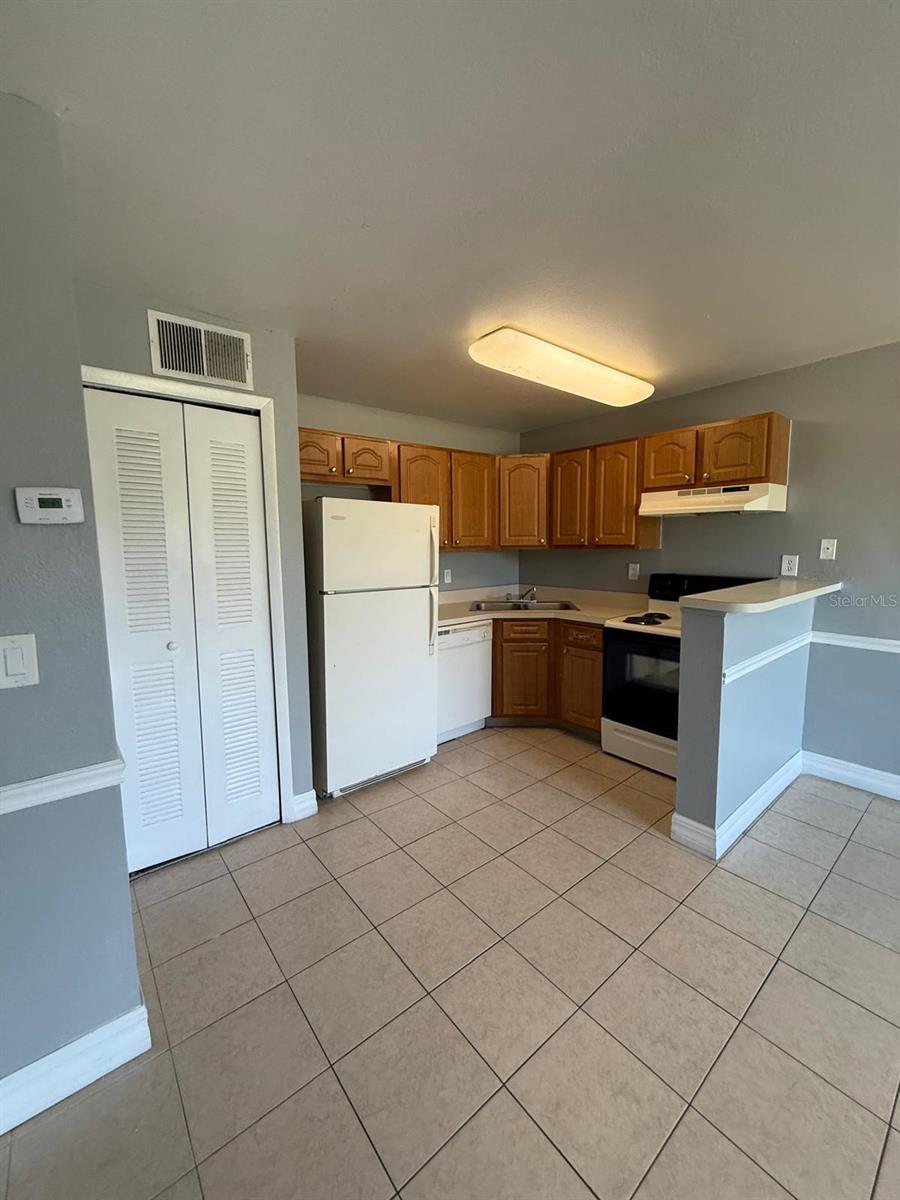 Image 7 of 19 For 4772 Walden Circle 228