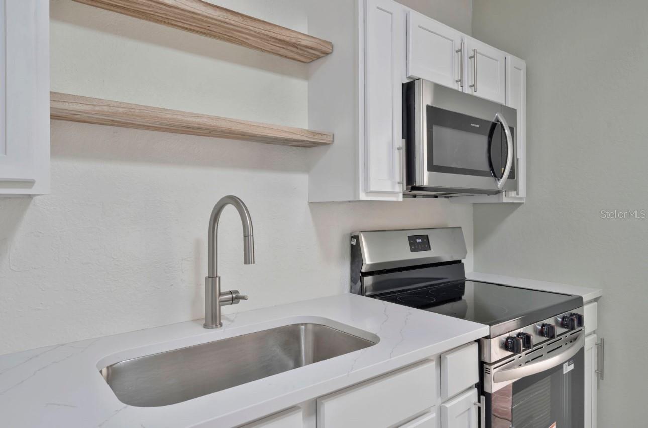 Image 10 of 34 For 819 Edgewater Drive