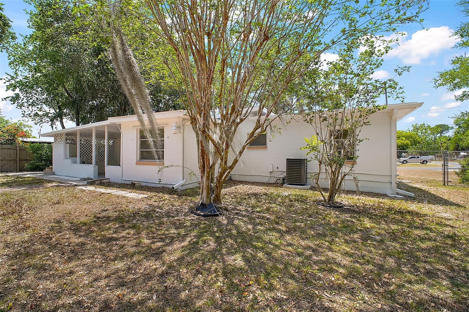 Image 27 of 34 For 819 Edgewater Drive