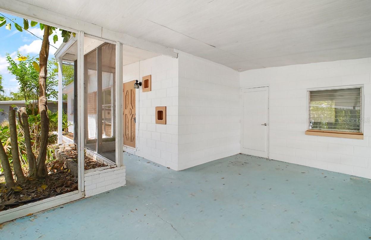 Image 3 of 34 For 819 Edgewater Drive