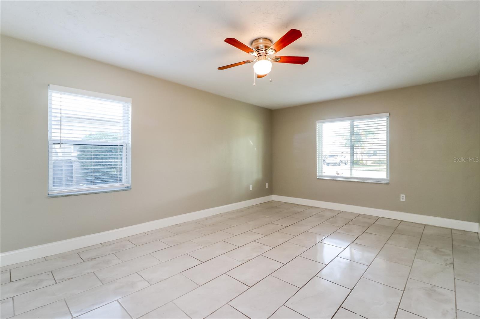 Image 4 of 16 For 121 Sunlit Cove Drive Ne