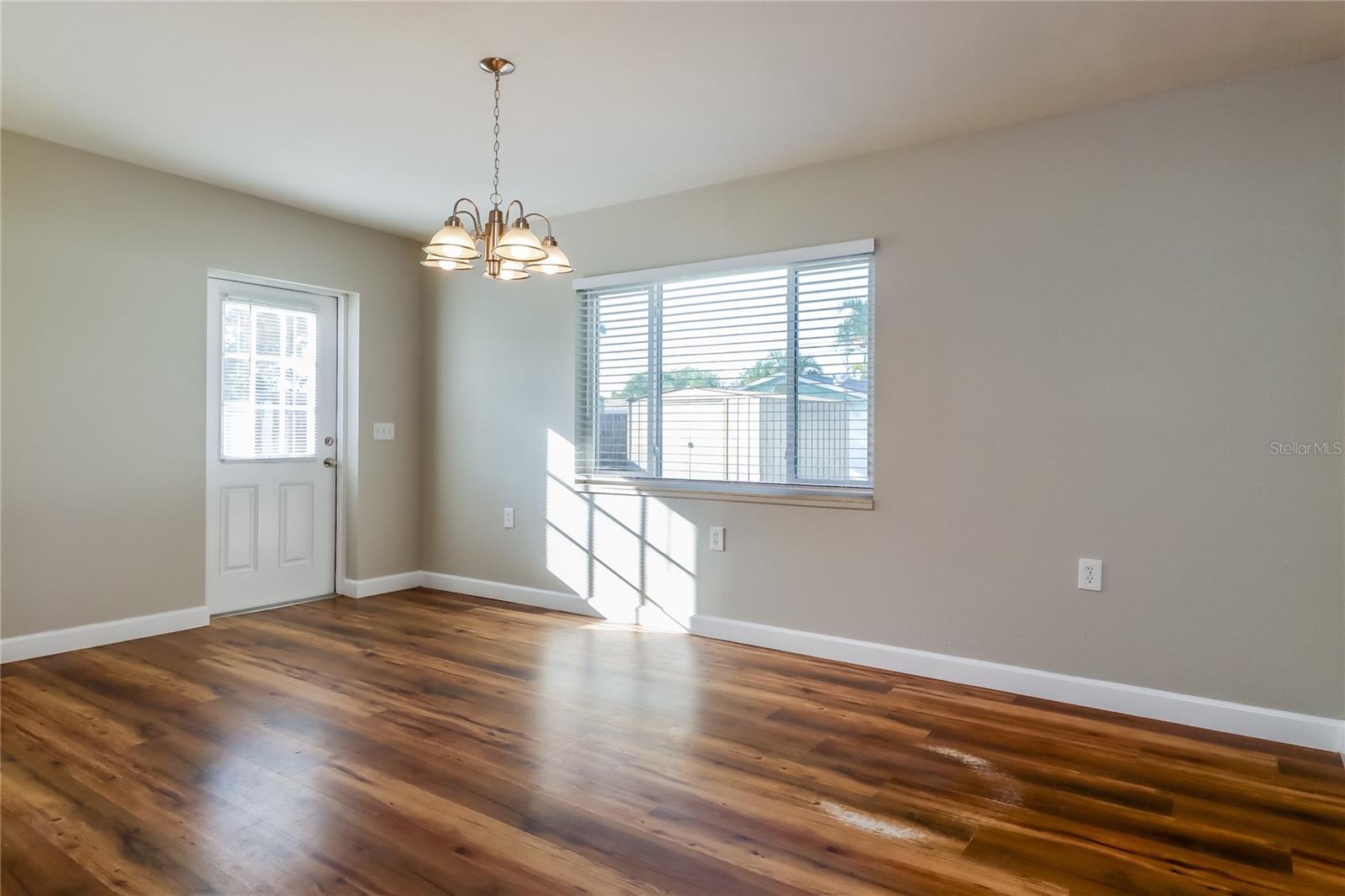 Image 6 of 16 For 121 Sunlit Cove Drive Ne