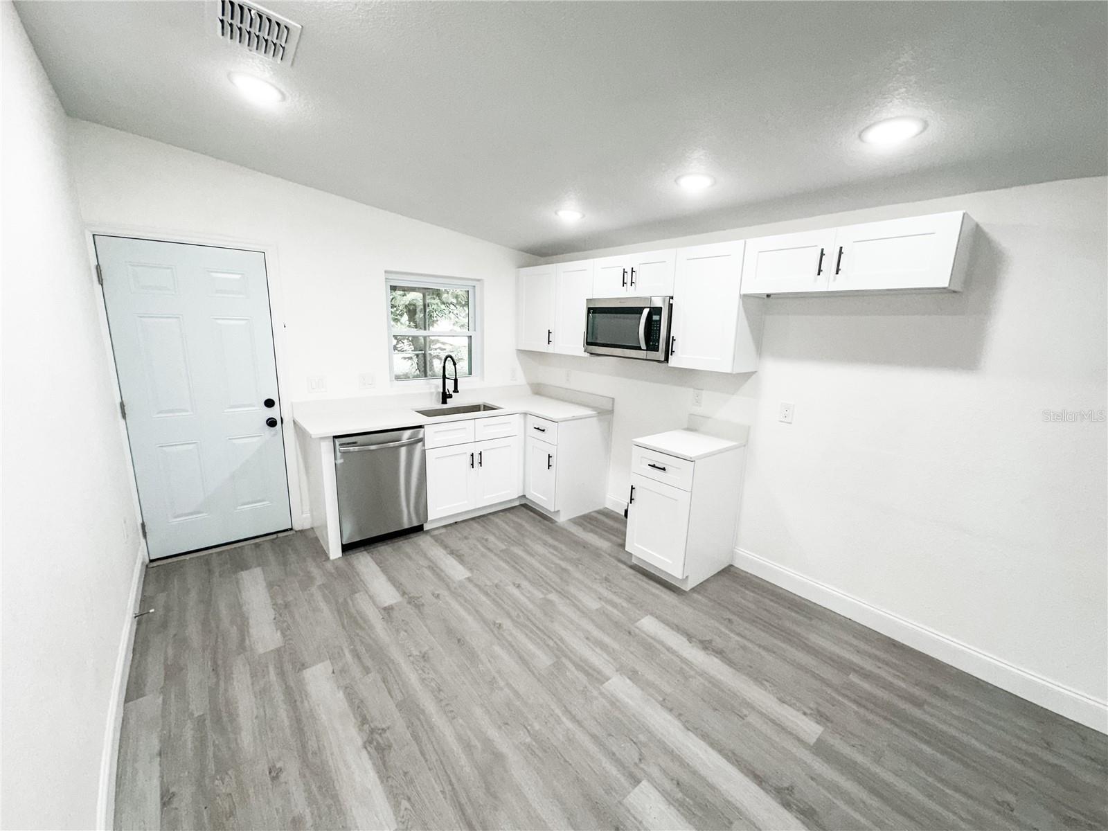 Image 14 of 57 For 110 15th Street