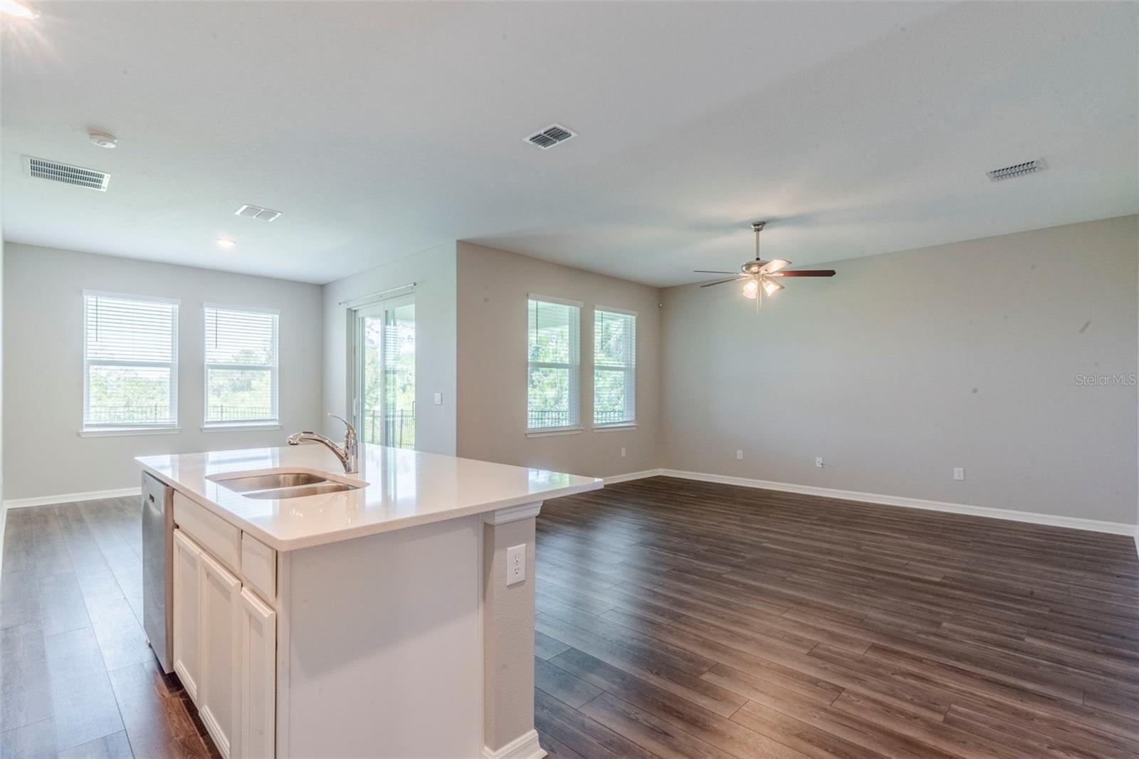 Image 11 of 34 For 507 Daylily Boulevard