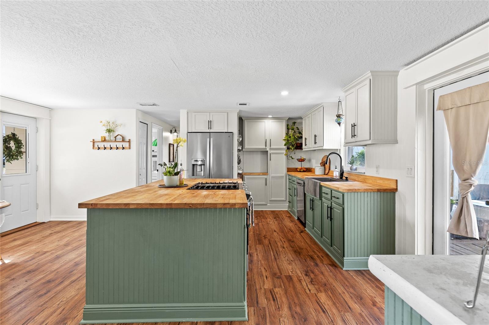 Image 16 of 38 For 17409 Division Street