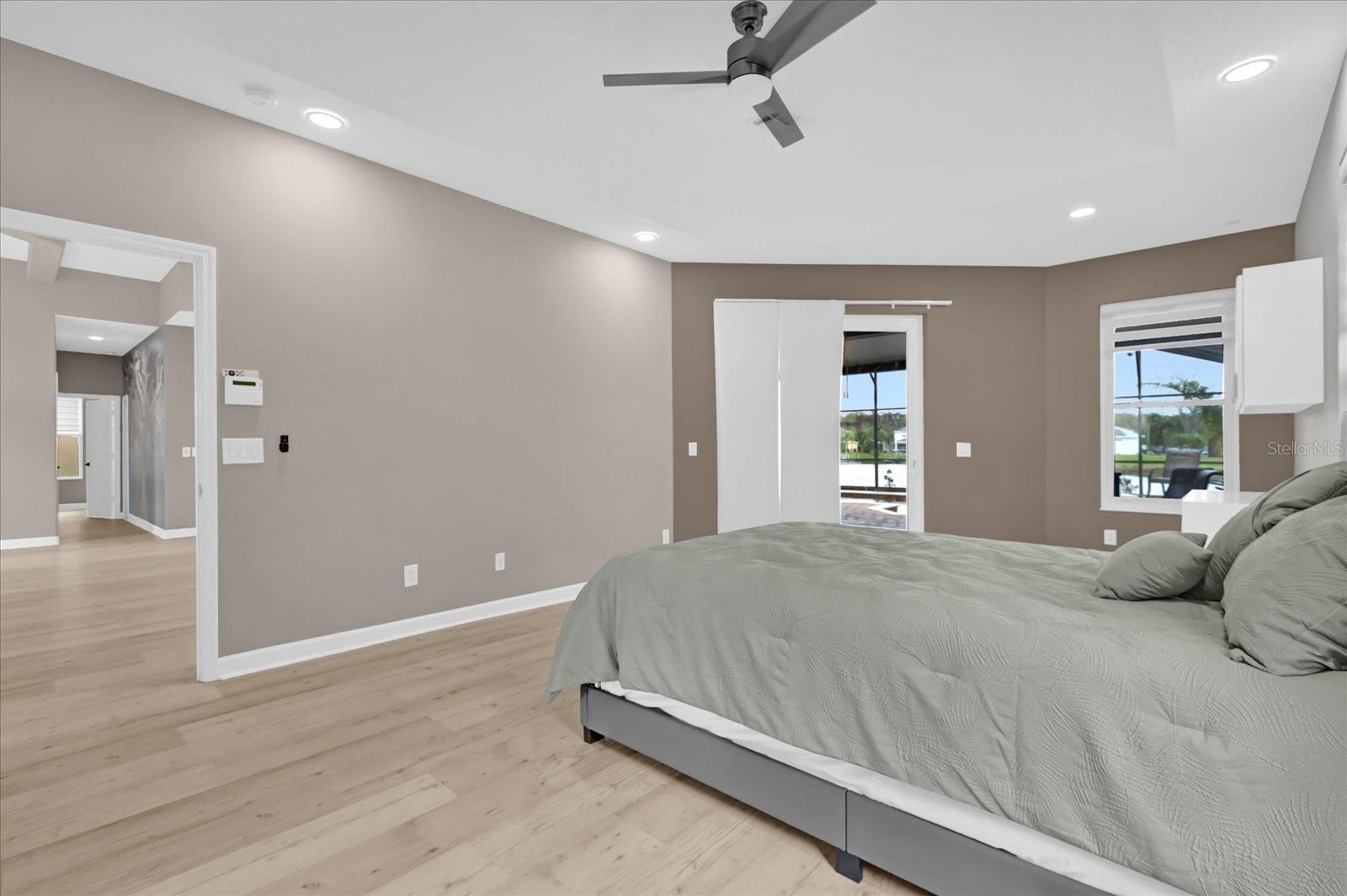 Image 7 of 40 For 2819 Boating Boulevard