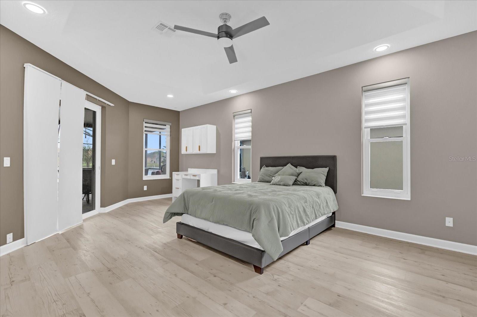 Image 8 of 40 For 2819 Boating Boulevard