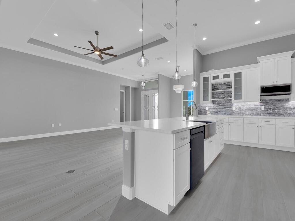 Image 11 of 30 For 223 Rotonda Boulevard S
