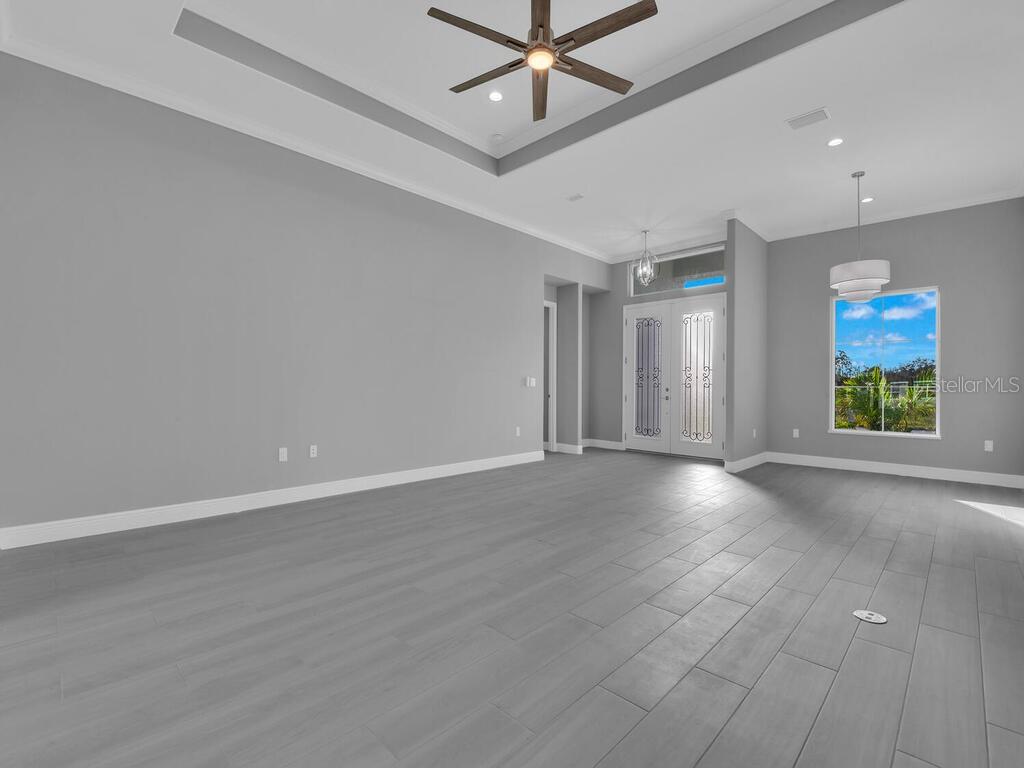 Image 15 of 30 For 223 Rotonda Boulevard S