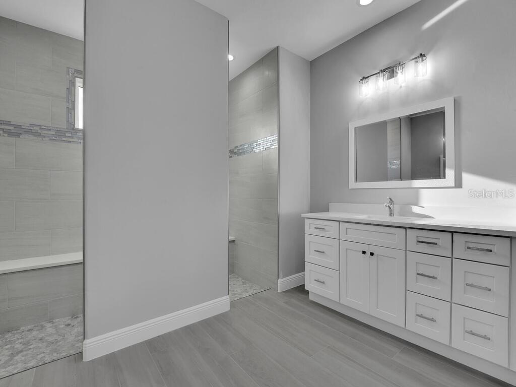 Image 19 of 30 For 223 Rotonda Boulevard S