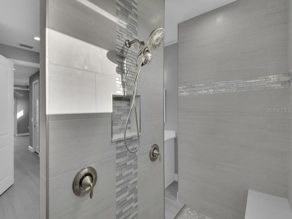 Image 21 of 30 For 223 Rotonda Boulevard S