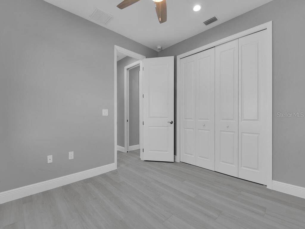 Image 23 of 30 For 223 Rotonda Boulevard S