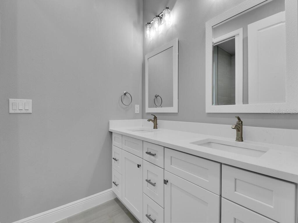 Image 24 of 30 For 223 Rotonda Boulevard S