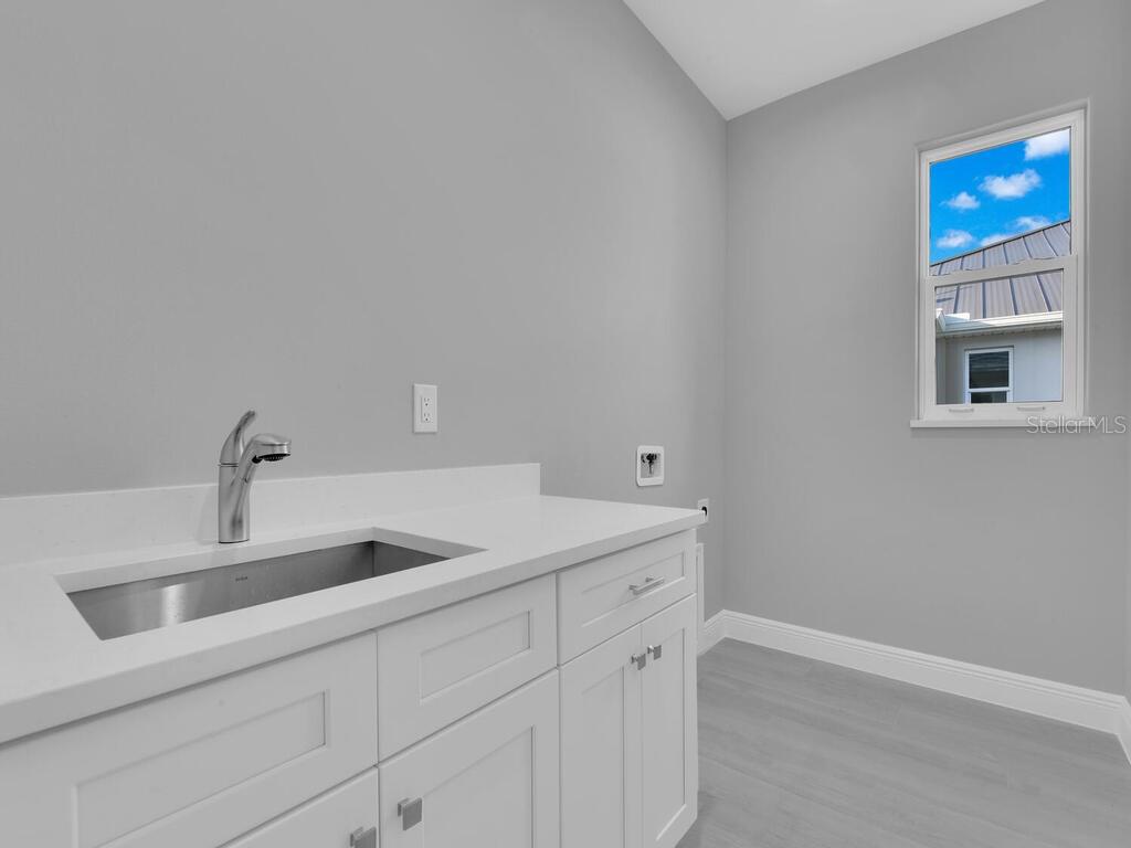 Image 28 of 30 For 223 Rotonda Boulevard S