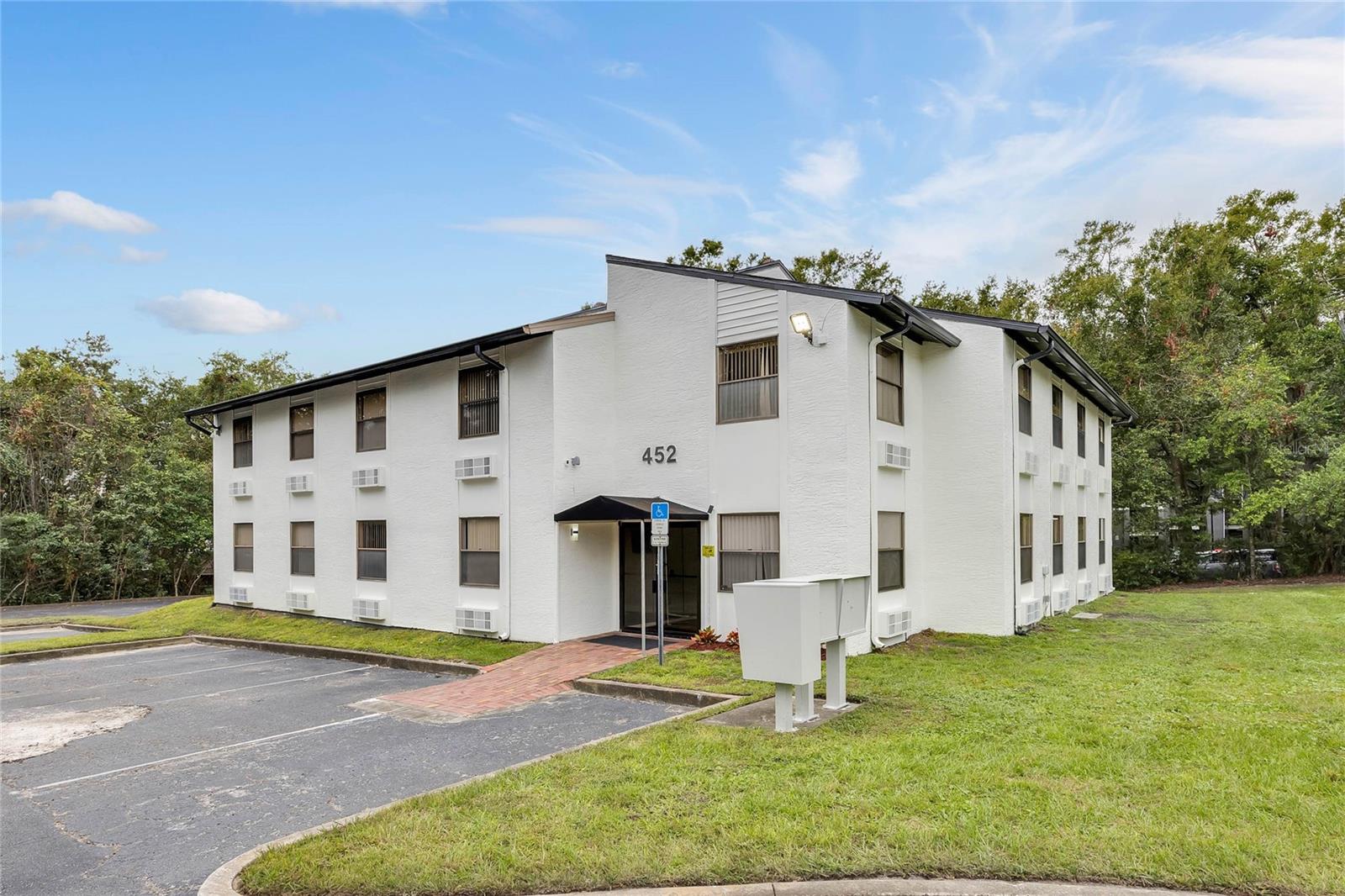 Image 15 of 16 For 452 Osceola Street 101