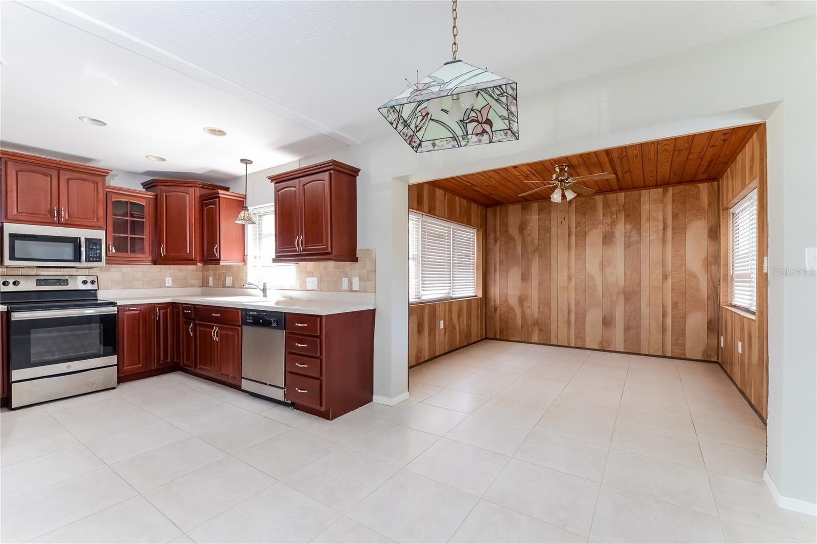 Image 7 of 16 For 1805 16th Avenue Drive W