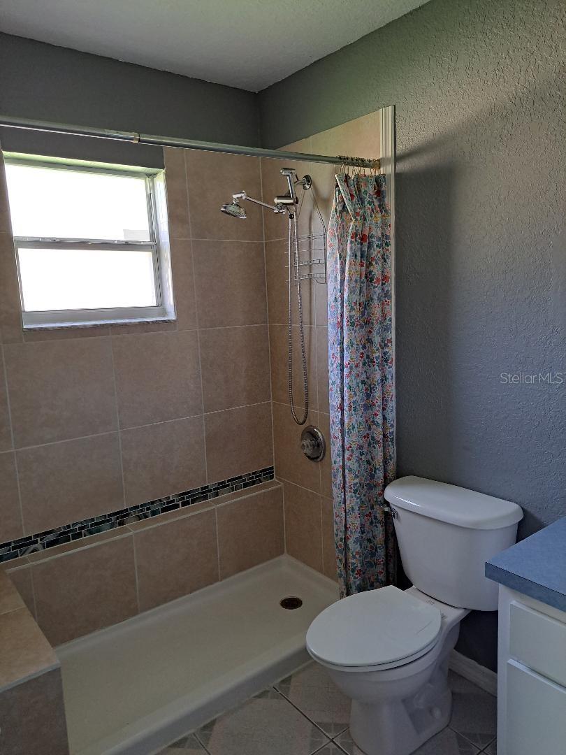 Image 16 of 26 For 613 Lime Av Avenue