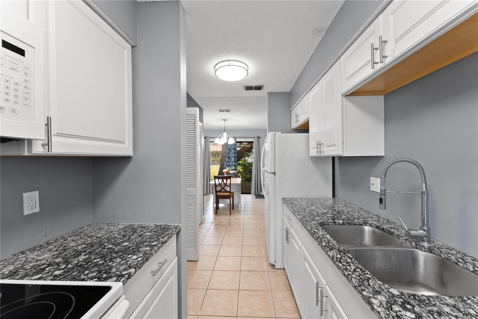 Image 10 of 27 For 1107 Monroe Avenue