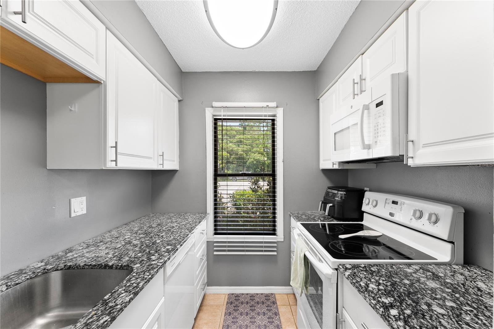 Image 9 of 27 For 1107 Monroe Avenue