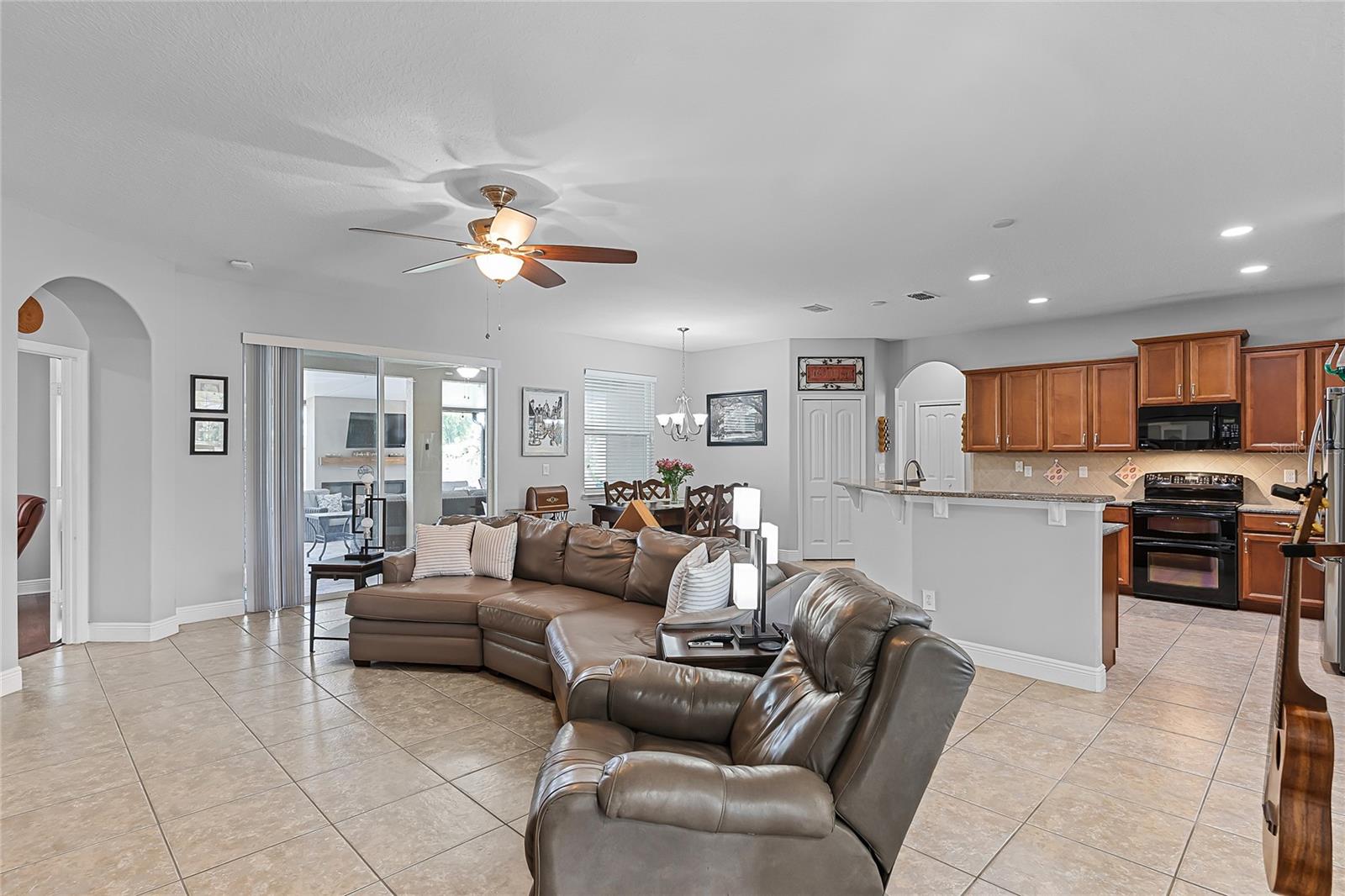 Image 11 of 57 For 721 Lake Cove Pointe Circle
