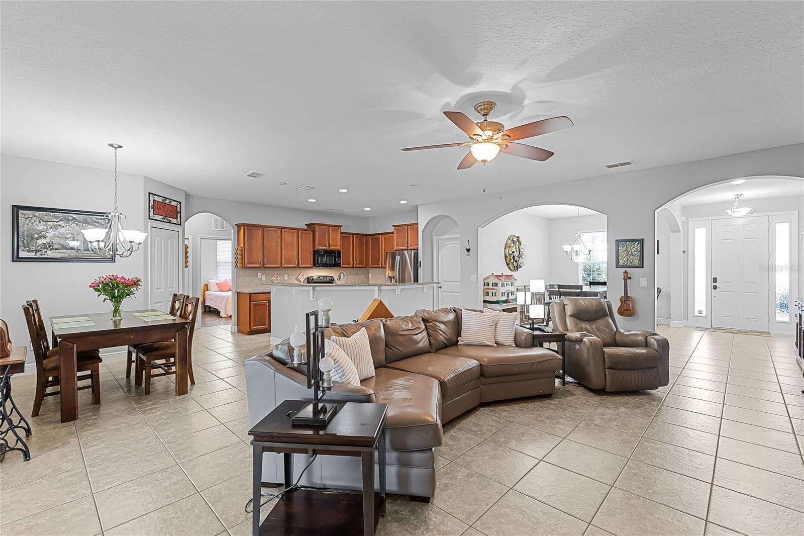 Image 12 of 57 For 721 Lake Cove Pointe Circle