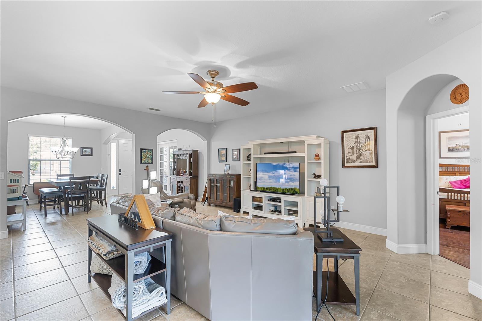 Image 13 of 57 For 721 Lake Cove Pointe Circle
