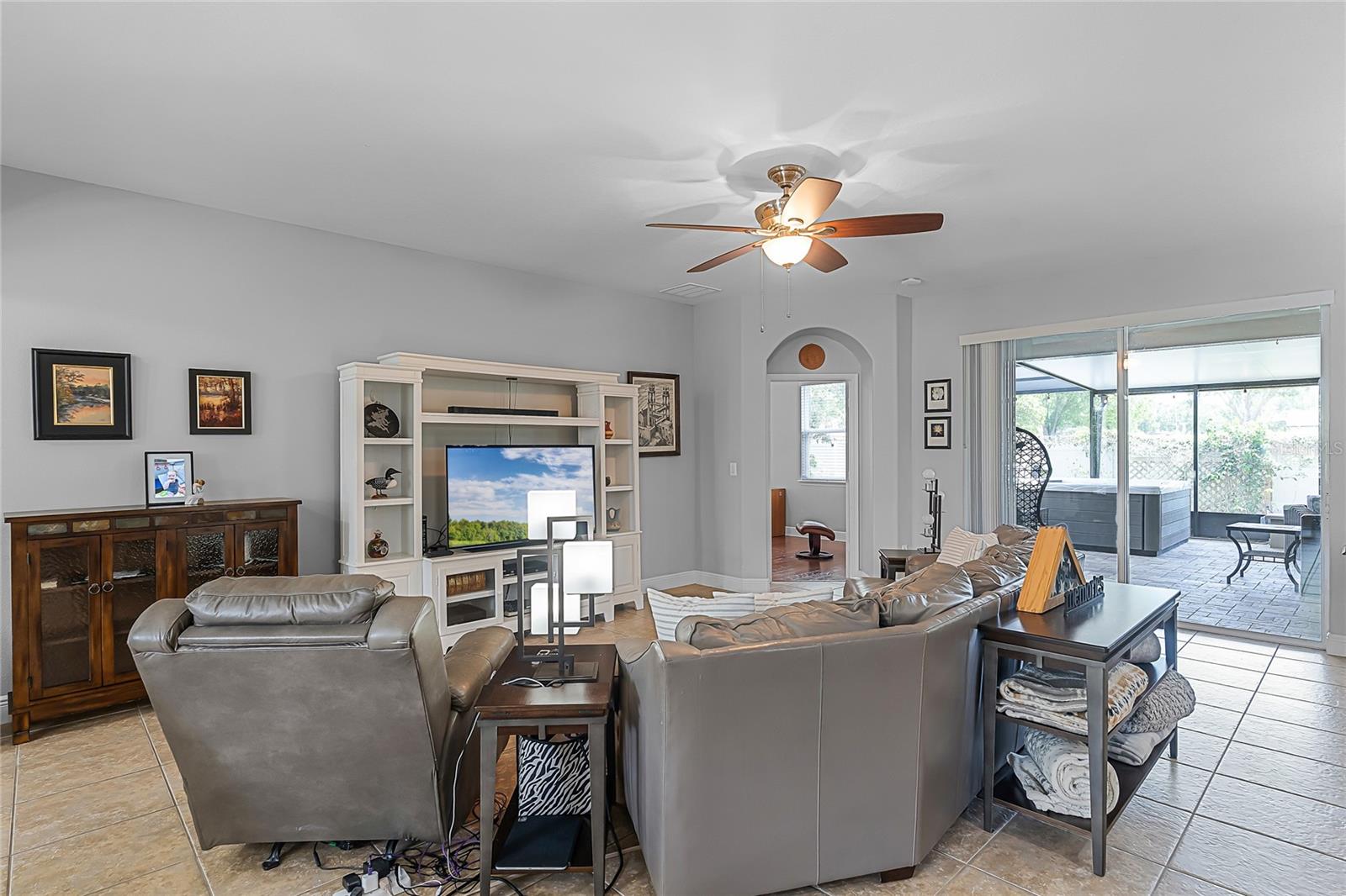 Image 14 of 57 For 721 Lake Cove Pointe Circle