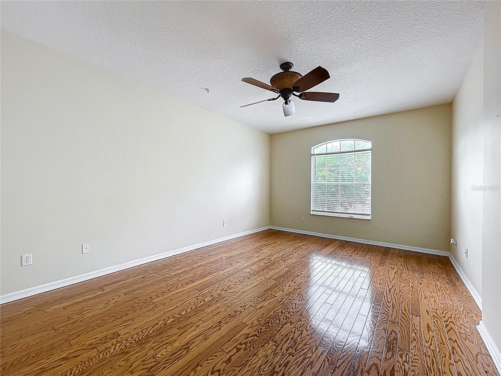Image 22 of 69 For 960 Mooring Avenue 202