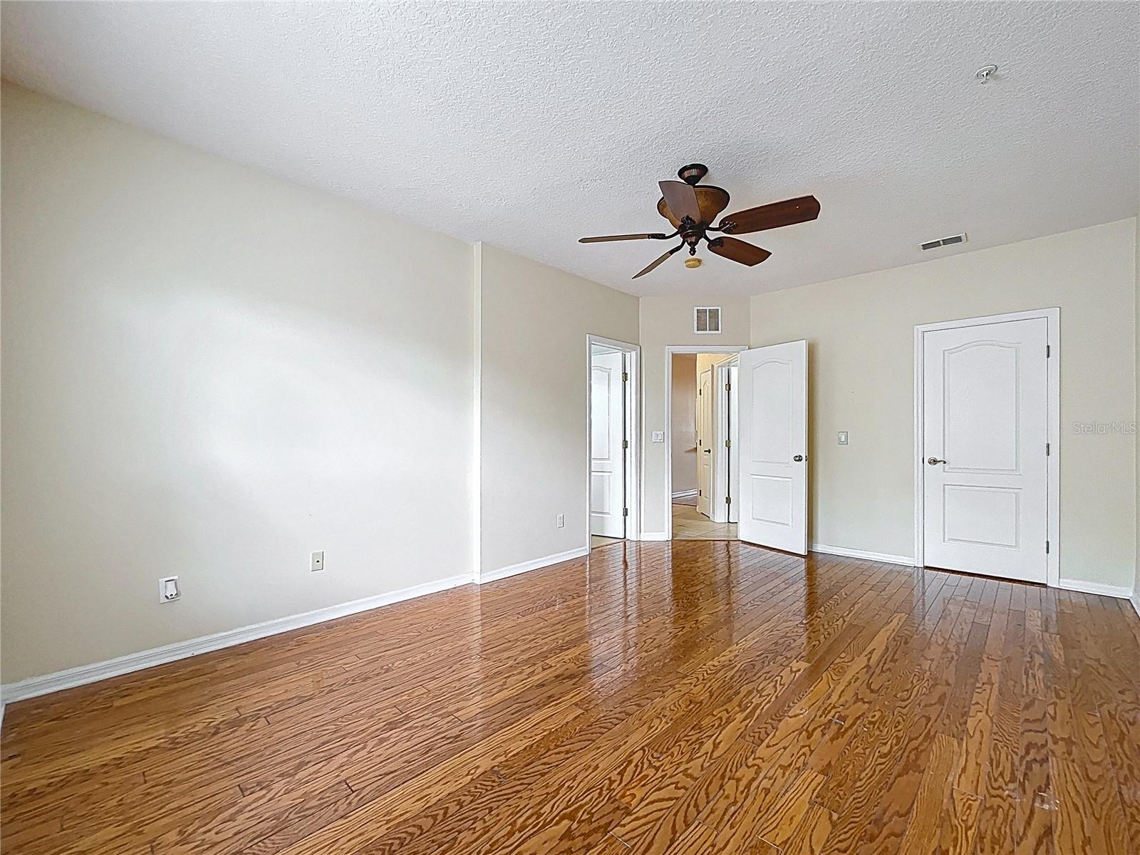Image 24 of 69 For 960 Mooring Avenue 202