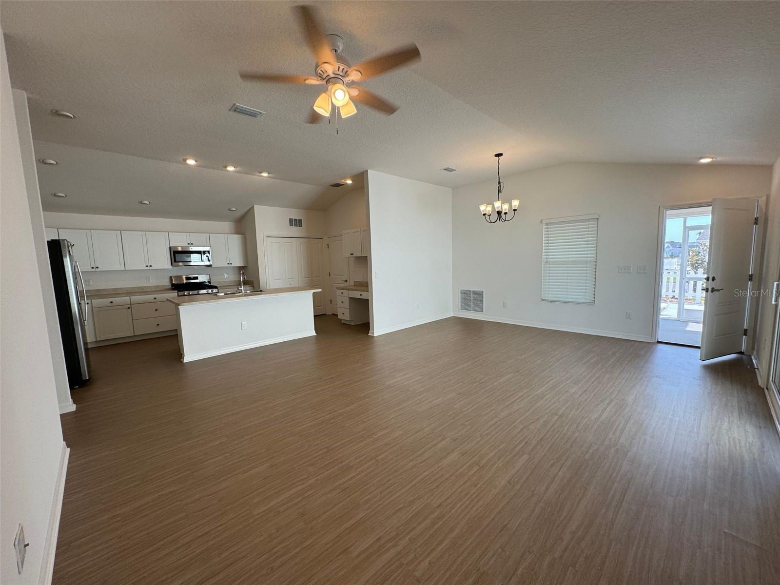 Image 13 of 18 For 1740 Yvonia Court